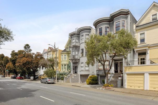 Exterior, Facade, Rowhouse