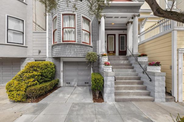 Attached, Exterior, Facade, None