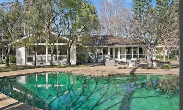 Exterior, Pool