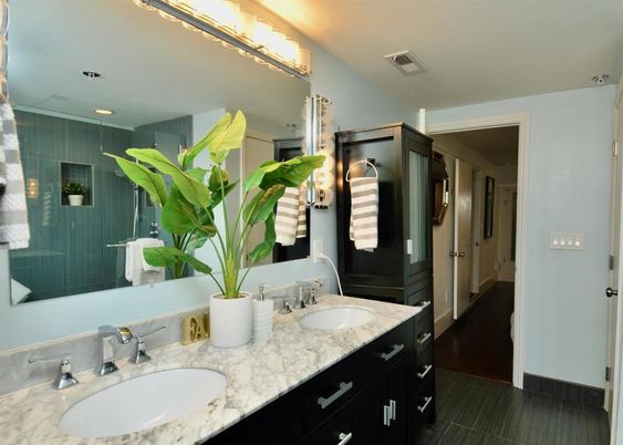 Bathroom, Dual Sink Vanities, Interior, Recessed Lighting