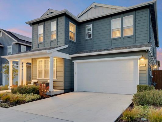 Attached, Exterior, Facade, American Craftsman