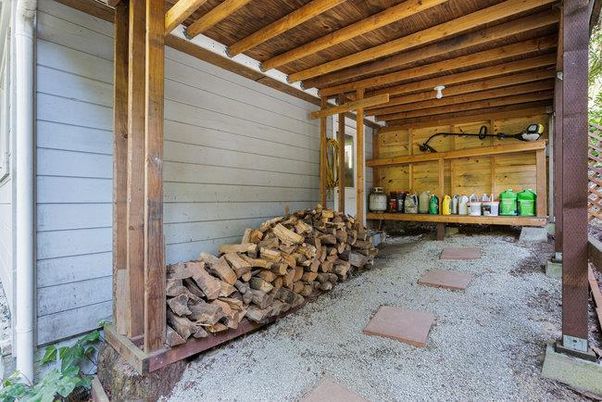 Exterior, Wooden Beams