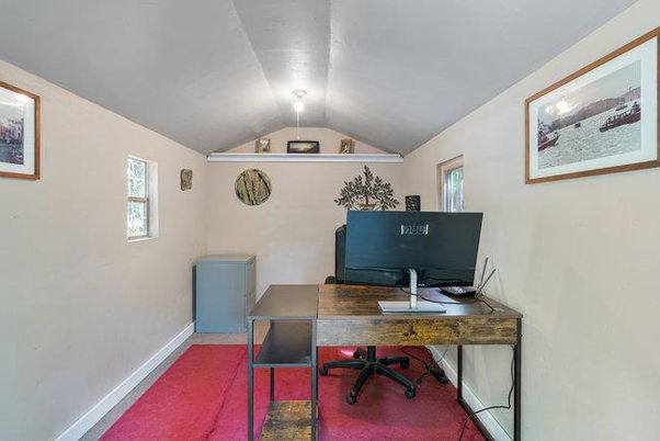 Home Office, Interior