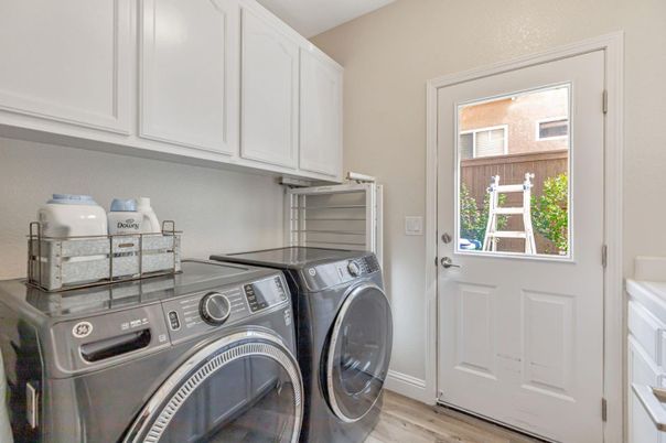 Interior, Washer, Wood Texture Flooring