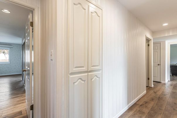 Interior, Recessed Lighting, Wood Texture Flooring