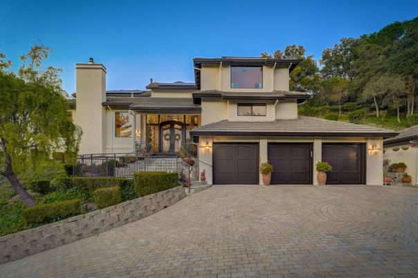 Attached, Exterior, Facade, Mediterranean