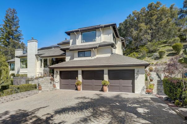 Attached, Exterior, Facade, Mediterranean