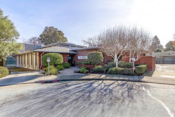 Exterior, Facade, Brick Facade, Ranch