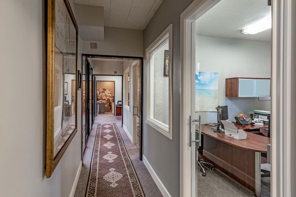 Home Office, Interior