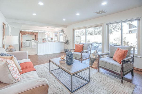 Chandelier, Interior, Kitchen, Living room, Pendant Lights, Recessed Lighting, Wood Texture Flooring