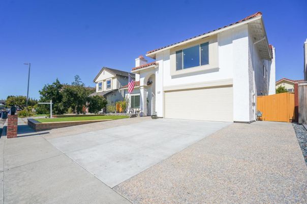 Attached, Exterior, Facade, Mediterranean