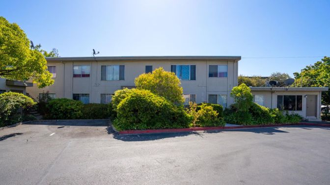 Exterior, Facade, Raised Ranch