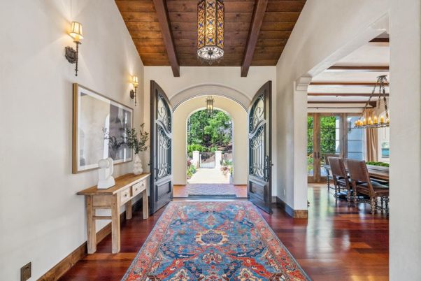 Chandelier, Dining room, Interior, Pendant Lights, Wooden Beams, Wooden Ceilings, Wood Texture Flooring