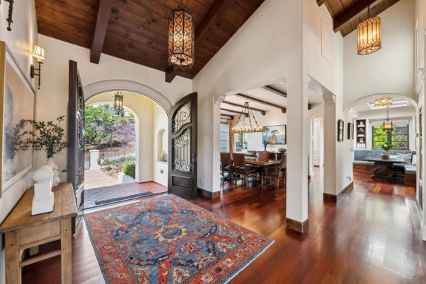 Chandelier, Dining room, Interior, Pendant Lights, Wooden Beams, Wooden Ceilings, Wood Texture Flooring