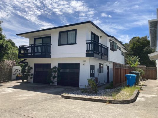 Attached, Exterior, Facade, Modern