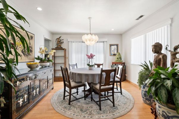 Chandelier, Dining room, Interior, Recessed Lighting, Wood Texture Flooring
