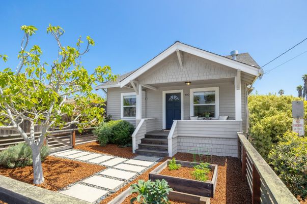 Exterior, Facade, American Craftsman