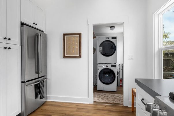 Interior, Utility Closets, Washer, Wood Texture Flooring