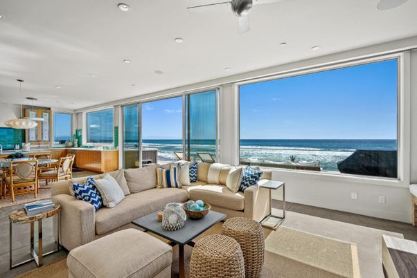 Dining room, Interior, Living room, Pendant Lights, Recessed Lighting, Water