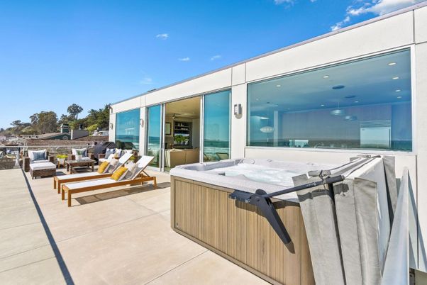 Exterior, Hot Tub