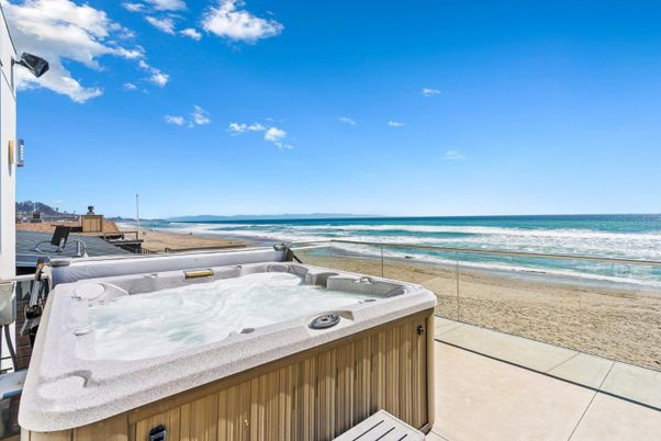 Exterior, Hot Tub, Water