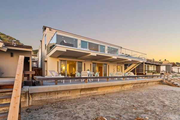 Backyard, Exterior, Facade, Modern