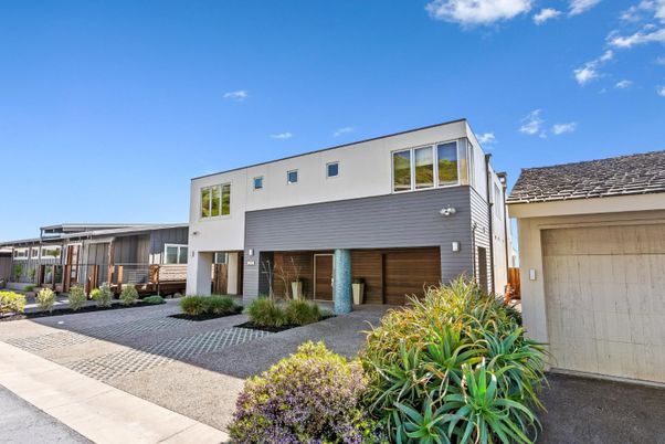 Attached, Exterior, Facade, Modern