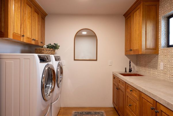 Interior, Recessed Lighting, Washer, Wood Texture Flooring