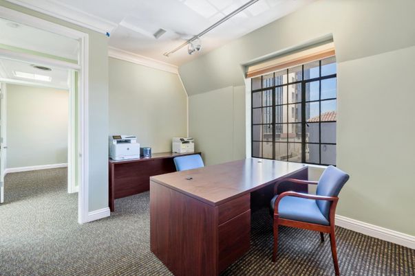 Home Office, Interior