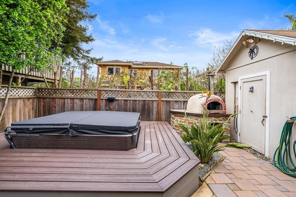 Exterior, Hot Tub