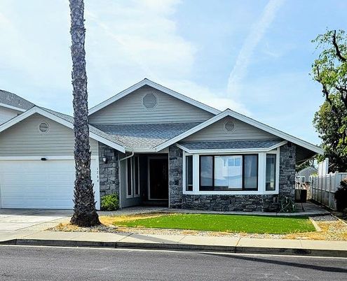 Attached, Exterior, Facade, American Craftsman