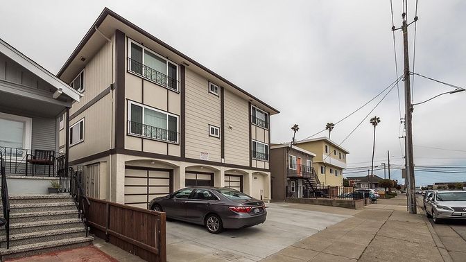 Attached, Exterior, Facade, Rowhouse