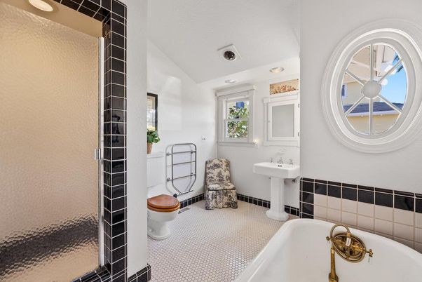 Bathroom, Interior, Recessed Lighting