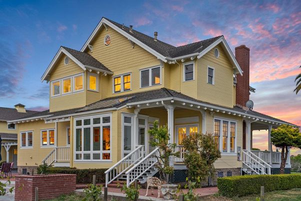 Exterior, Facade, Queen Anne Victorian