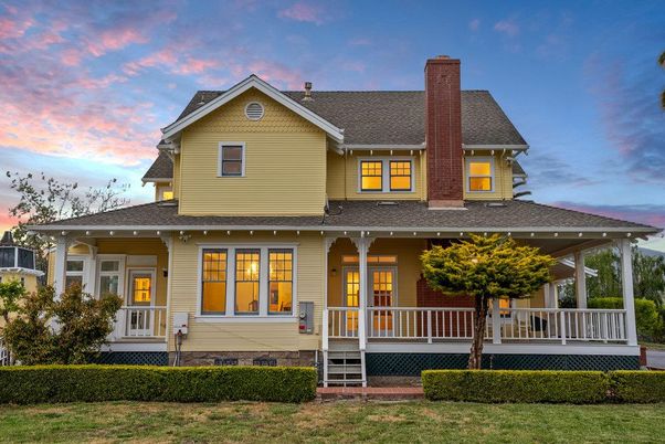 Exterior, Facade, Queen Anne Victorian