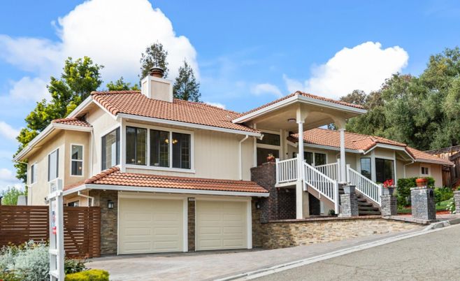 Attached, Exterior, Facade, Mediterranean