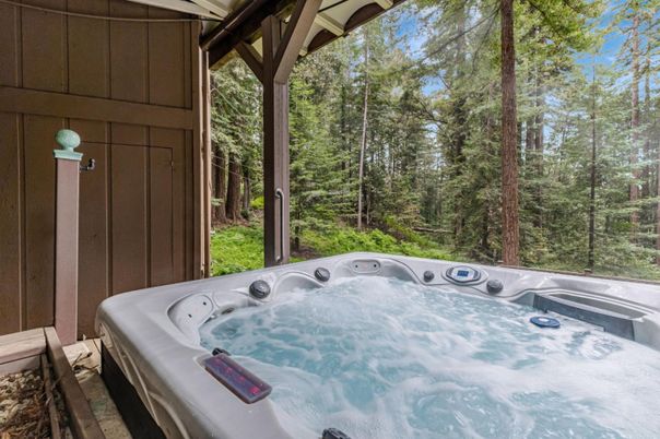 Exterior, Hot Tub