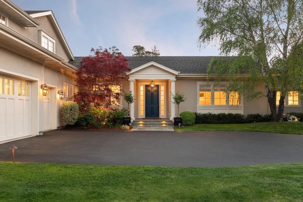 Exterior, Facade, Ranch
