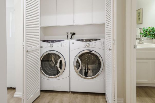 Interior, Utility Closets, Washer, Wood Texture Flooring