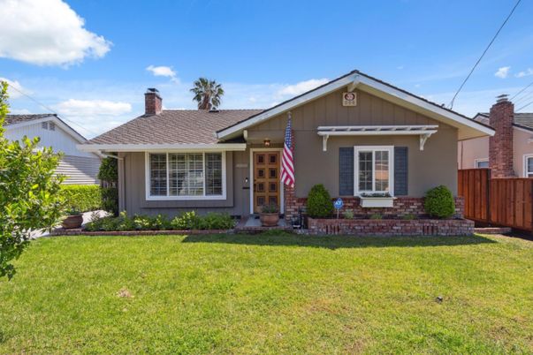 Backyard, Exterior, Facade, Ranch