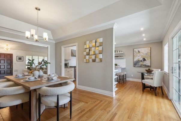 Chandelier, Dining room, Interior, Recessed Lighting, Wood Texture Flooring