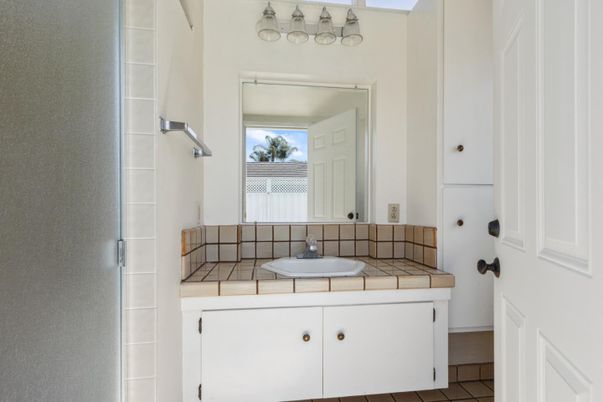 Bathroom, Interior, Tile Countertops