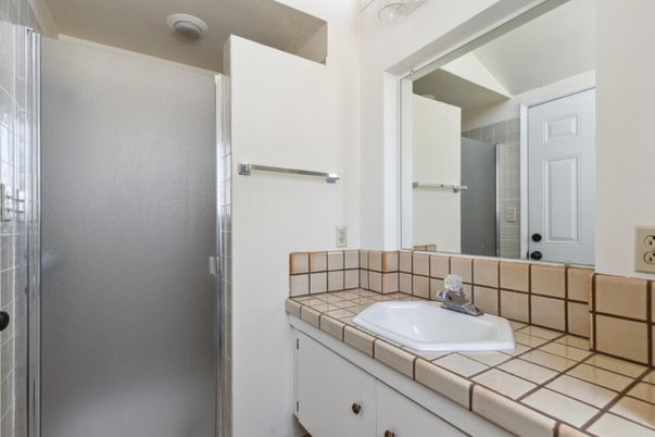 Bathroom, Interior, Tile Countertops