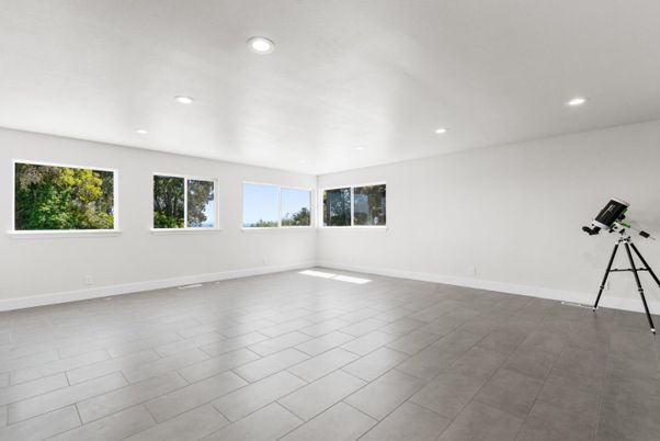 Empty room, Interior, Recessed Lighting