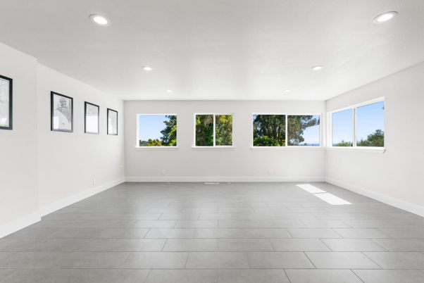 Empty room, Interior, Recessed Lighting