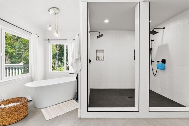 Bathroom, Free Standing Baths, Interior, Pendant Lights, Recessed Lighting