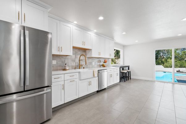 Dining room, Interior, Kitchen, Recessed Lighting, Stainless Steel Appliances