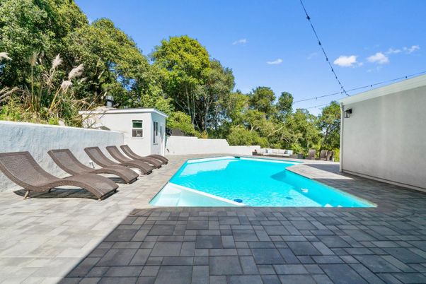 Exterior, Pool