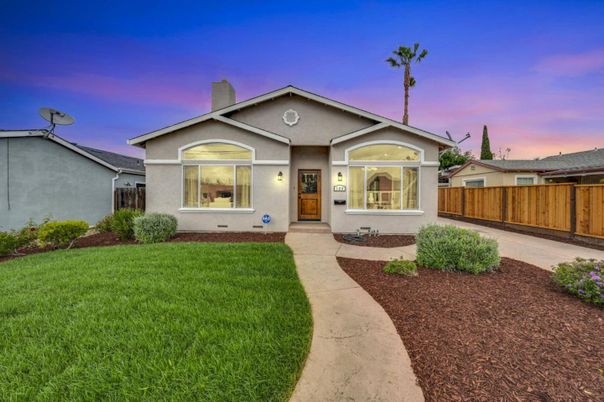 Backyard, Exterior, Facade, Ranch