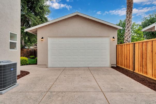 Detached Garage, Exterior